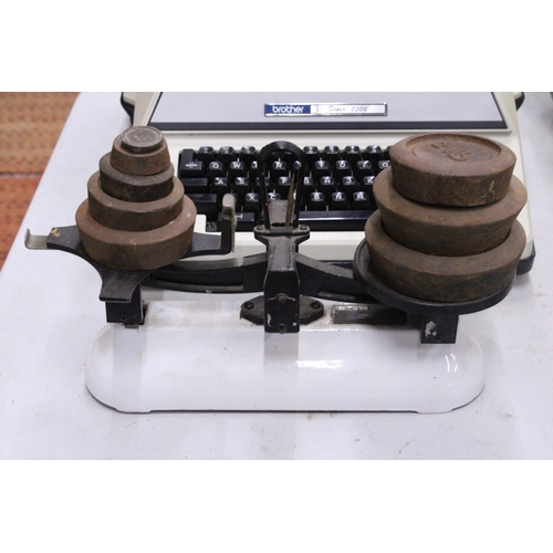 298 - A SET OF VINTAGE AVERY SCALES WITH THE WEIGHTS