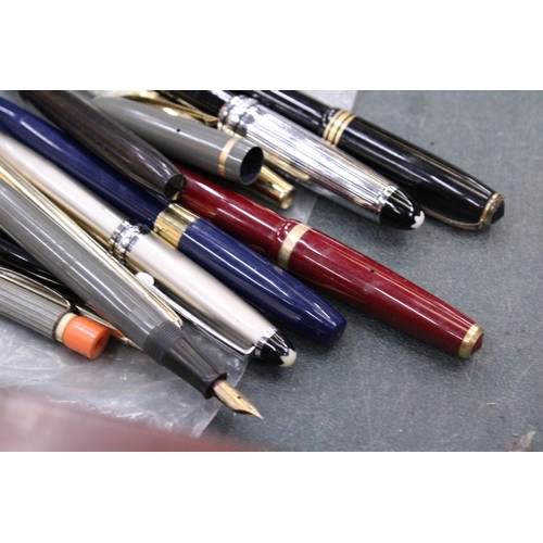 75 - A QUANTITY OF PENS AND PENCILS TO INCLUDE FIVE WITH 14CT NIBS