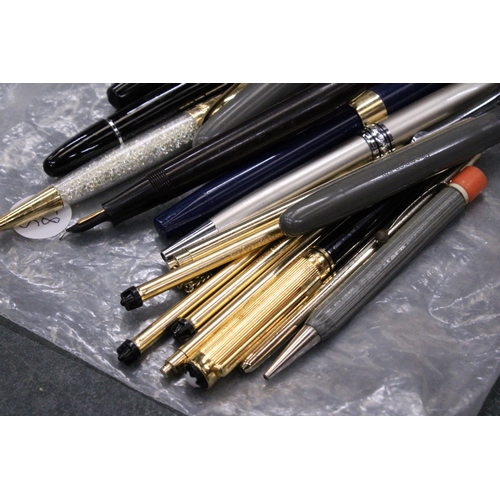 75 - A QUANTITY OF PENS AND PENCILS TO INCLUDE FIVE WITH 14CT NIBS