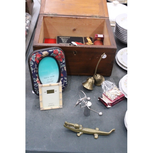 78 - A VINTAGE MAHOGANY BOX CONTAINING AN ASSORTMENT OF VINTAGE TINS, COSTUME JEWELLERY, PHOTOFRAMES, BRA... 