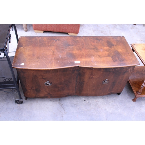 3032 - A MID 20TH CENTURY BLANKET CHEST