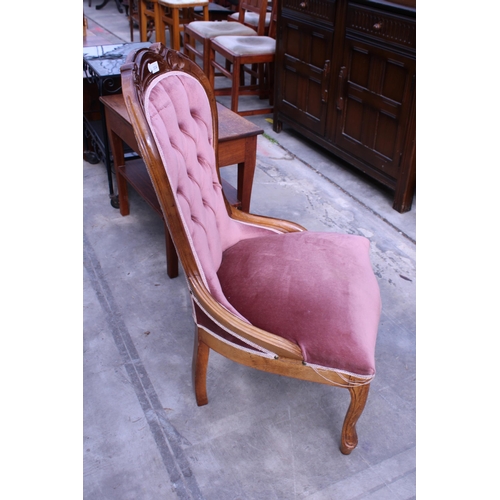 3034 - A VICTORIAN STYLE BUTTON BACK SPOON BACK CHAIR