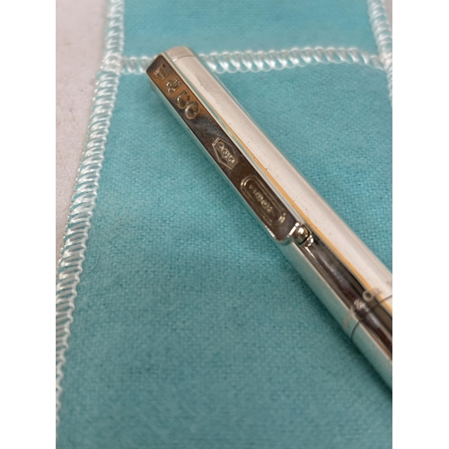 88 - A TIFFANY AND CO .925 STERLING SILVER PEN WITH ACCOMPANYING BLUE POUCH