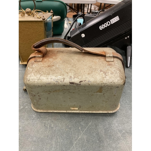 65 - A VINTAGE METAL CASED DUMPY LEVEL