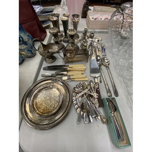 182 - A QUANTITY OF SILVER PLATE TO INCLUDE BUD VASES, CANDLESTICKS, SMALL PLATTERS, FLATWARE, SOUVENIR SP... 