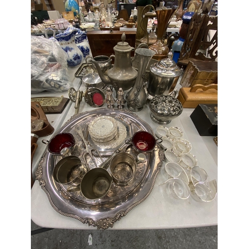 192 - A QUANTITY OF SILVER PLATED ITEMS TO INCLUDE A LARGE TRAY, NAPKIN RINGS, COFFEE POT, A PLANTER, VASE... 