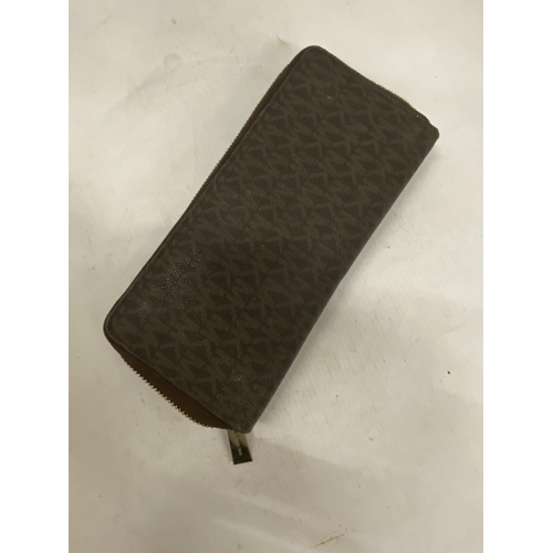 218 - A GENUINE MICHAEL KORS PURSE/WALLET