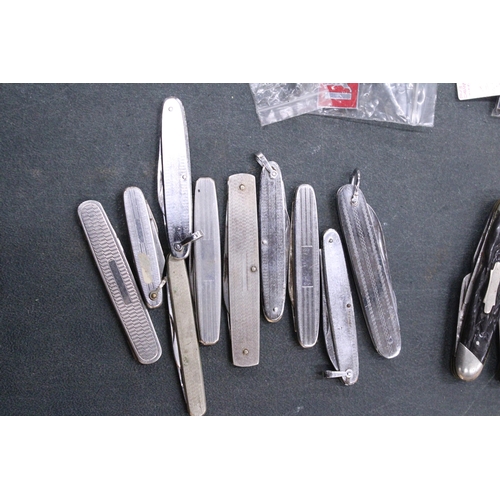 267 - TEN WHITE METAL VINTAGE PEN KNIVES