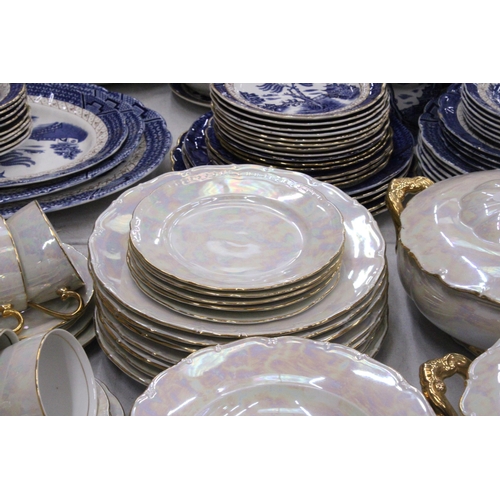 293 - A LUSTREWARE DINNER SERVICE (APPROX 44 PIECES) TO INCLUDE SERVING TUREENS, A SERVING BOWL AND PLATE,... 