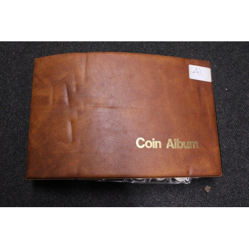 361 - 41.	A COIN BINDER HOUSING A LARGE QUANTITY OF MODERN UK COINAGE TO INCLUDE : 165 X 10P , 109 X 5P , ... 