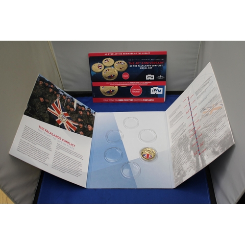 426 - A LONDON MINT PRESENTATION PACK THE FALKLANDS CONFLICT THE RIGHT TO LIVE IN PEACE CONTAINING A 40TH ... 