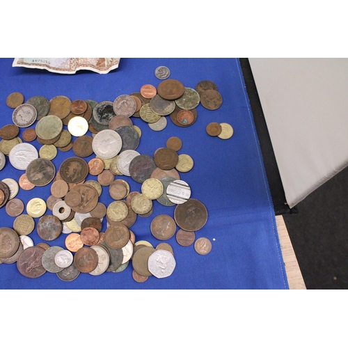 496 - A QUANTITY OF MAINLY GB PRE DECIMAL AND DECIMAL COINAGE AND NOTES TO INCLUDE A JERSEY TEN SHILLING, ... 