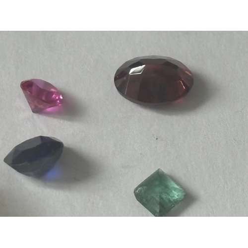 717 - A QUANTITY OF GEMSTONES TO INCLUDE CITRINE, AMETHYST, SAPPHIRE, EMERALD, GARNET, RUBY ETC TOTAL WEIG... 