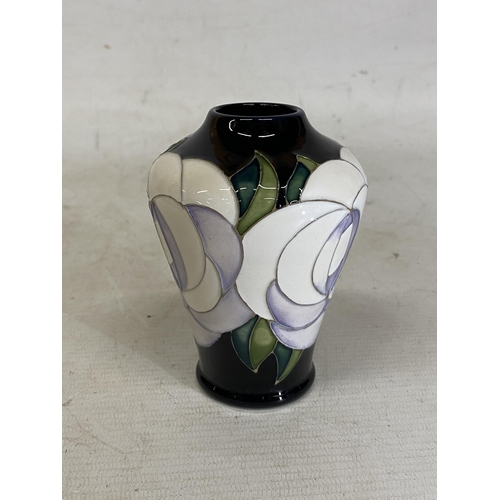 808 - A MOORCROFT 4 INCH WHITE ROSE VASE