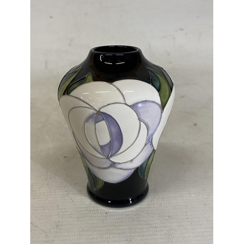 808 - A MOORCROFT 4 INCH WHITE ROSE VASE