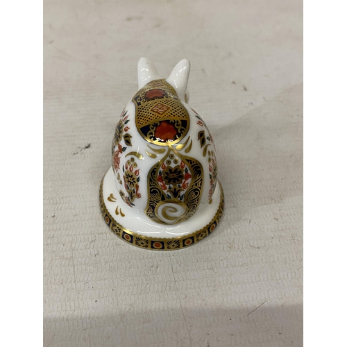 826 - A ROYAL CROWN DERBY PIGLET (FIRST QUALITY)