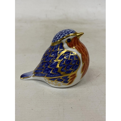 827 - A ROYAL CROWN DERBY ROBIN (SECOND QUALITY)