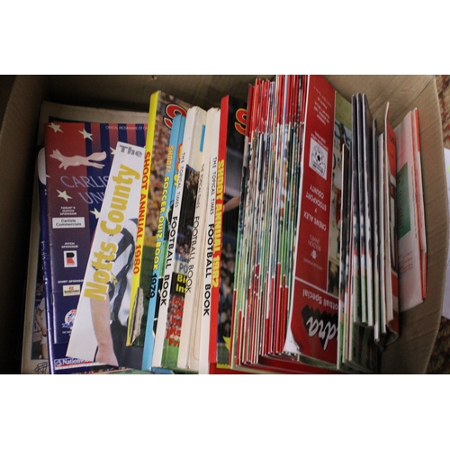 894 - A QUANTITY OF BOOKS TO INCLUDE SUPERCLUBS SOCCER YEARBOOK 98/99, READERS DIGEST ILLUSTRATED GUIDE TO... 