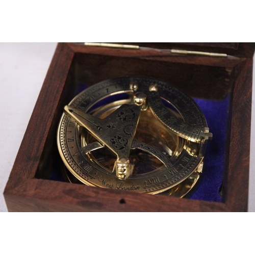 919 - A BOXED BRASS SUNDIAL COMPASS