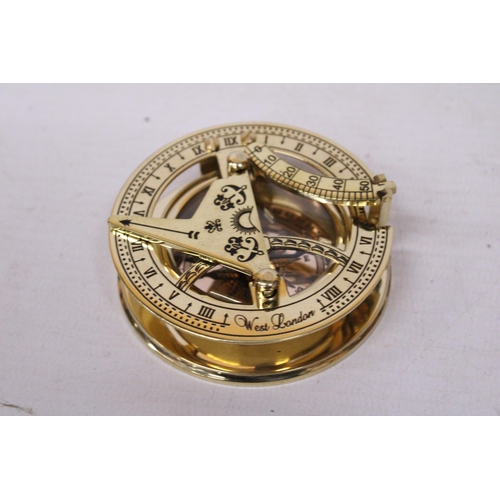 919 - A BOXED BRASS SUNDIAL COMPASS