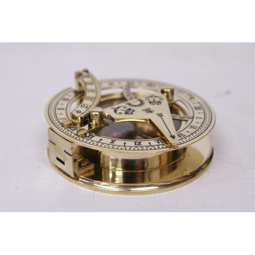 919 - A BOXED BRASS SUNDIAL COMPASS