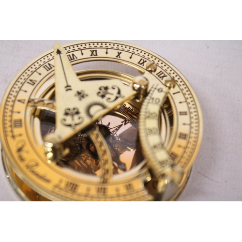 919 - A BOXED BRASS SUNDIAL COMPASS