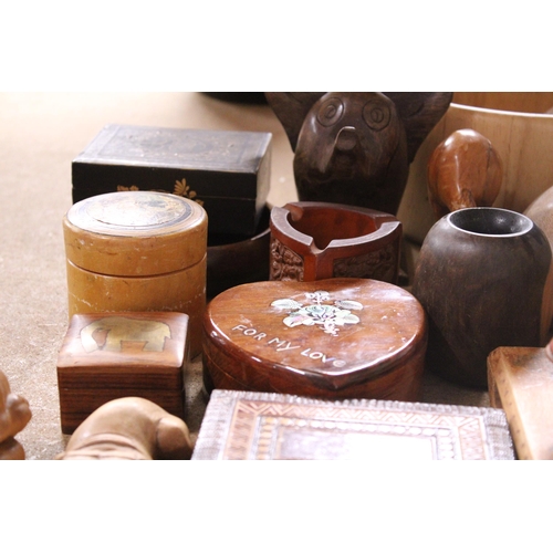 997 - A COLLECTION OF TREEN ITEMS TO INCLUDE A CAT, ELEPHANT, TRINKET BOXES, FRUIT BOWL, ETC.,