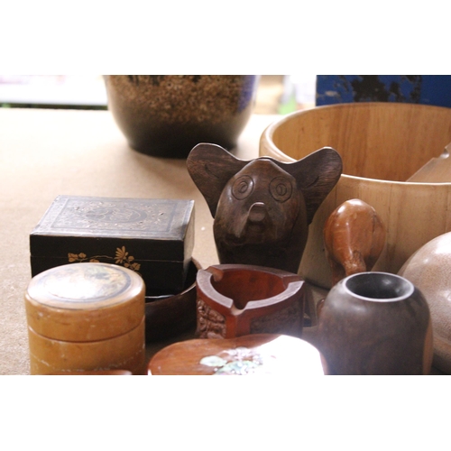 997 - A COLLECTION OF TREEN ITEMS TO INCLUDE A CAT, ELEPHANT, TRINKET BOXES, FRUIT BOWL, ETC.,