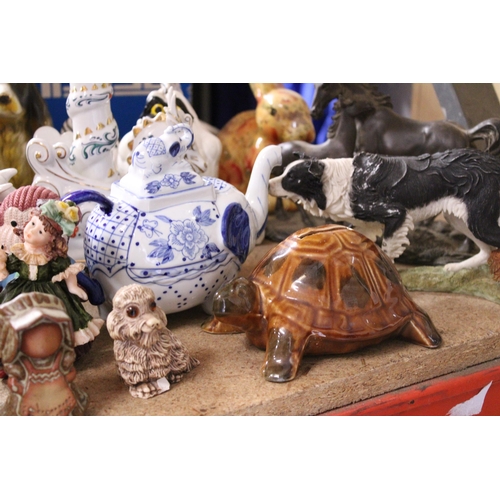 998 - A LARGE QUANTITY OF CERAMIC ANIMALS AND FIGURES