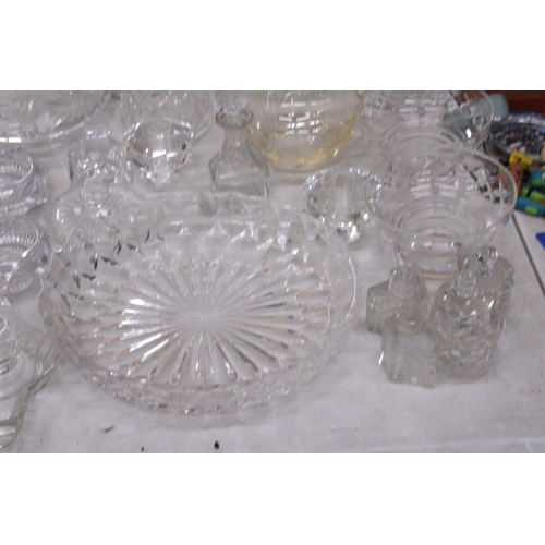 1023 - A LARGE COLLECTION OF GLASSWARE TO INCLUDE A DECAMTER, VASES, DESSERT BOWLS, CANDLE HOLDERS, GLASES,... 