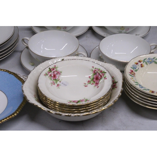 1042 - A QUANTITY OF DINNER WARE TO INCLUDE PLATES, SOUP COUPES AND SAUCERS PLUS GRINDLEY, ROYAL SWAN AND C... 