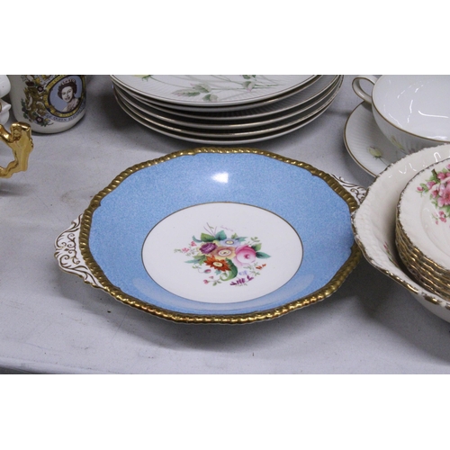 1042 - A QUANTITY OF DINNER WARE TO INCLUDE PLATES, SOUP COUPES AND SAUCERS PLUS GRINDLEY, ROYAL SWAN AND C... 