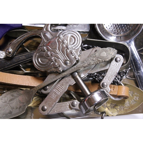 1060 - A QUANTITY OF FLATWARE TO INCLUDE SUGAR TONGS, BOTTLE OPENERS, SERVING SPOONS, ETC