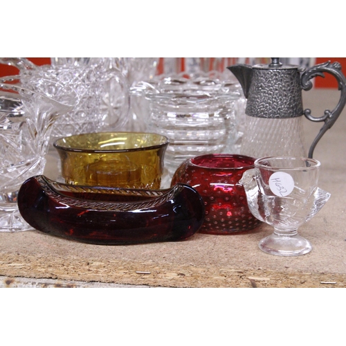 1112 - A COLLECTION OF GLASSWARE TO INCLUDE A BOWLS, JUGS, A TANKER, A DECANTER, EGG CUP ETC