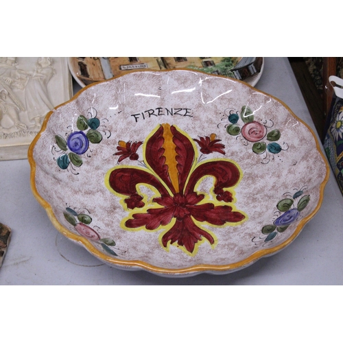 1125 - A MIXED LOT TO INCLUDE A BOXED WEDGWOOD TRINKET PLATE WITH STAND, A ONYX ASHTRAY TOGETHER WITH  