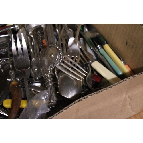 1146 - A COLLECTION OF FLATWARE