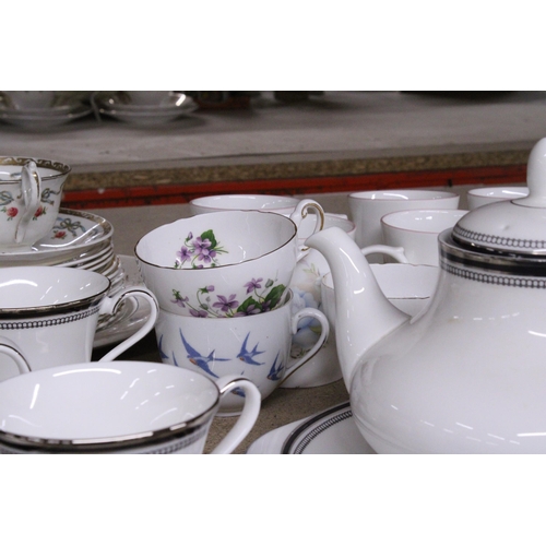 1158 - A ROYAL DOULTON 'SARABANDE' TEASET TO INCLUDE A TEAPOT, CREAM JUG, SUGAR BOWL, CAKE PLATE, CUPS, SAU... 