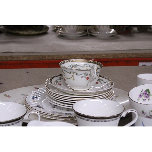 1158 - A ROYAL DOULTON 'SARABANDE' TEASET TO INCLUDE A TEAPOT, CREAM JUG, SUGAR BOWL, CAKE PLATE, CUPS, SAU... 