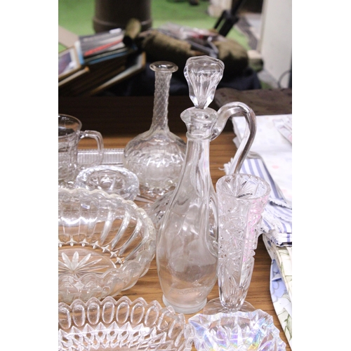 1203 - A QUANTITY OF GLASSWARE TO INCLUDE AN INKWELL, DECANTER, VASES, BOWLS, ETC