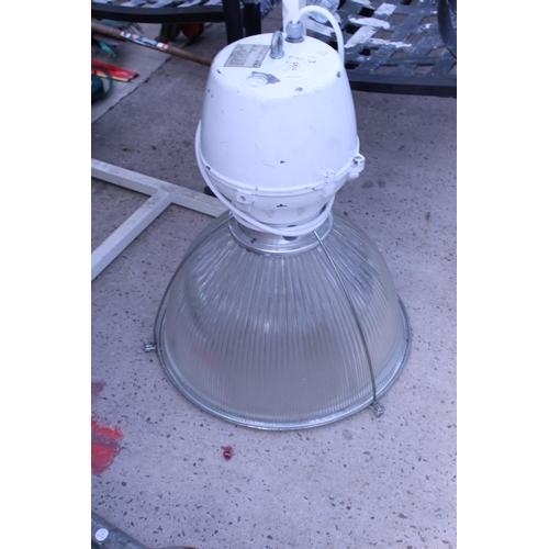 1725 - A LARGE INDUSTRIAL STYLE HOLOPHANE LIGHT FITTING