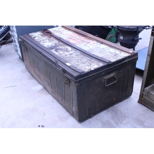 1793 - A LARGE VINTAGE TIN TRUNK