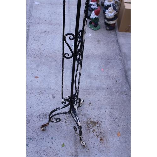 1842 - A DECORATIVE WROUGHT IRON STANDARD LAMP BASE