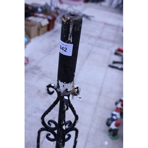 1842 - A DECORATIVE WROUGHT IRON STANDARD LAMP BASE