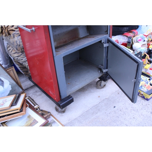 1910 - A FOUR WHEELED METAL WORKSHOP TROLLEY WITH LOWER SHELF AND CUPBOARD