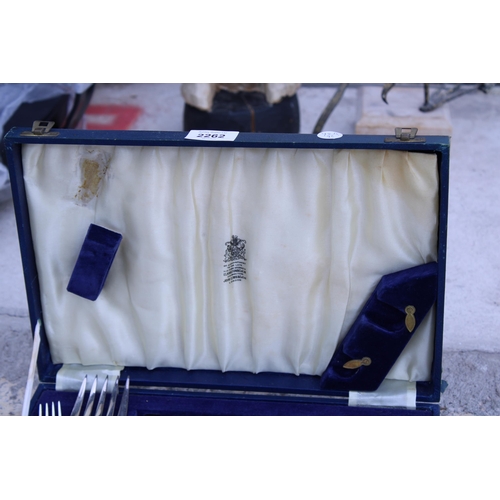 2262 - A CASED SET OF ELKINGTON EPNS FISH CUTLERY