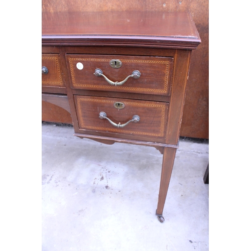 2528 - AN EDWARDIAN MAHOGANY INLAID KNEE-HOLE DRESSING TABLE ENCLOSING FIVE DRAWERS, 48