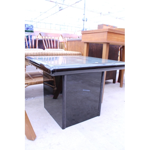 2546 - A GLOSS BLACK LAMP TABLE, 23