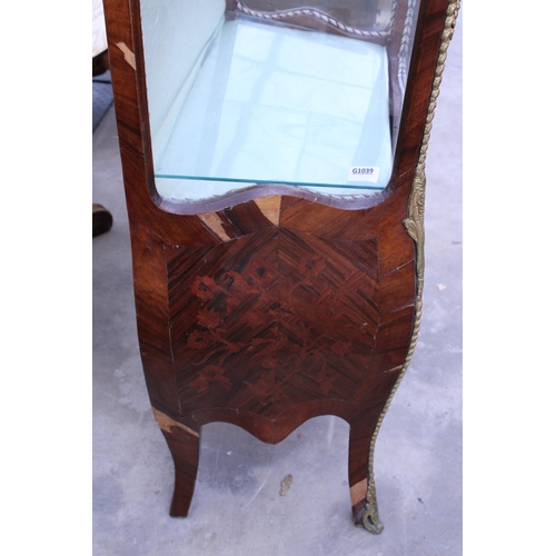 2562 - A CONTINENTAL MARQUETRY INLAID DISPLAY CABINET WITH APPLIED METALWARE DECORATION, 29