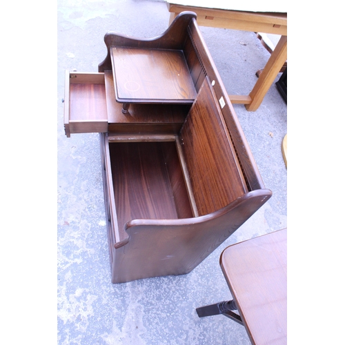 2570 - AN OAK 'CHIPPY TELEPHONE SEATS' TELEPHONE TABLE/SEAT