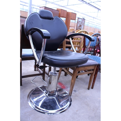 2623 - AN ARTIST HAND PUMP ACTION SWIVEL SALON CHAIR ON POLISHED CHROME FRAME AND BASE